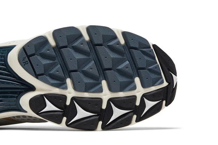 Кроссовки Saucony Progrid Triumph 4 'Fabricated Future'
