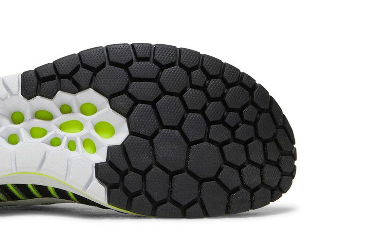 flyknit-zoom-streak-835994-001_04