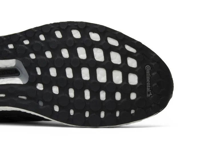 Krossovki-adidas-UltraBoost-1.0-Limited-Reflective-2015-4