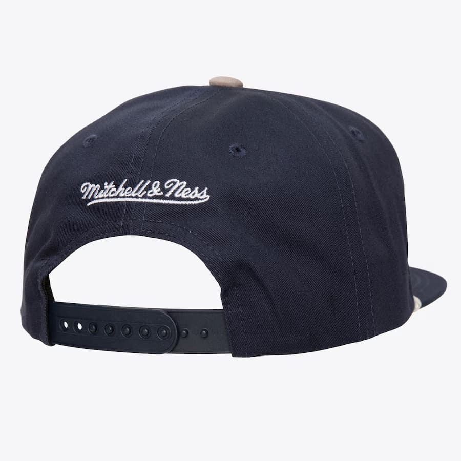 Бейсболка Mitchell & Ness Navy New York Yankees Radiant Lines Deadstock Snapback Hat
