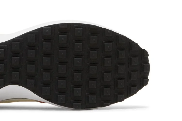 Krossovki-Nike-Waffle-Debut-Light-Orewood-Brown-Sail-4