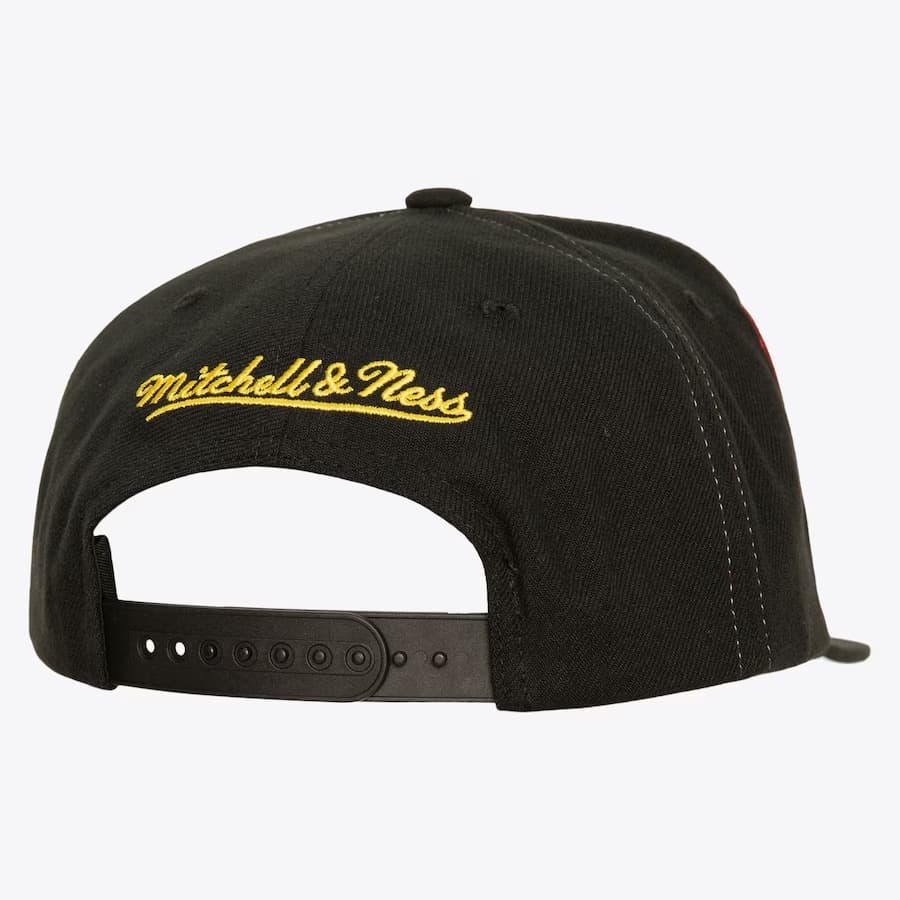 Mitchell-Ness-Black-Seattle-SuperSonics-Hardwood-Classics-Varsity-Bust-Snapback-Hat-1