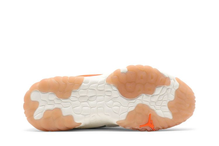 jordan-delta-2-light-smoke-grey-total-orange-cv8121-004_03
