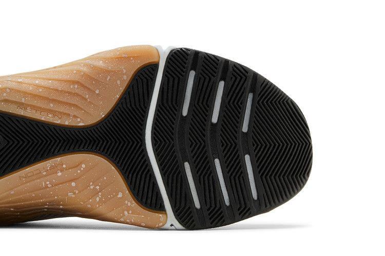 wmns-metcon-8-premium-purple-smoke-metallic-copper-dq4681-500_04