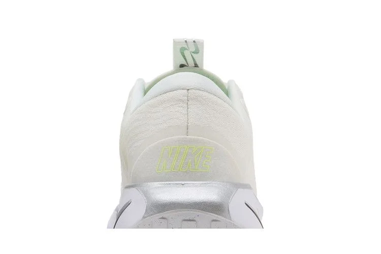 Krossovki-Nike-Wmns-Motiva-Summit-White-Metallic-Silver-6