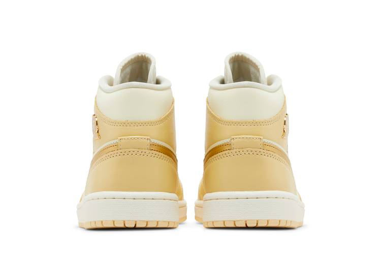 Кроссовки Wmns Air Jordan 1 Mid 'Pale Vanilla Gold'