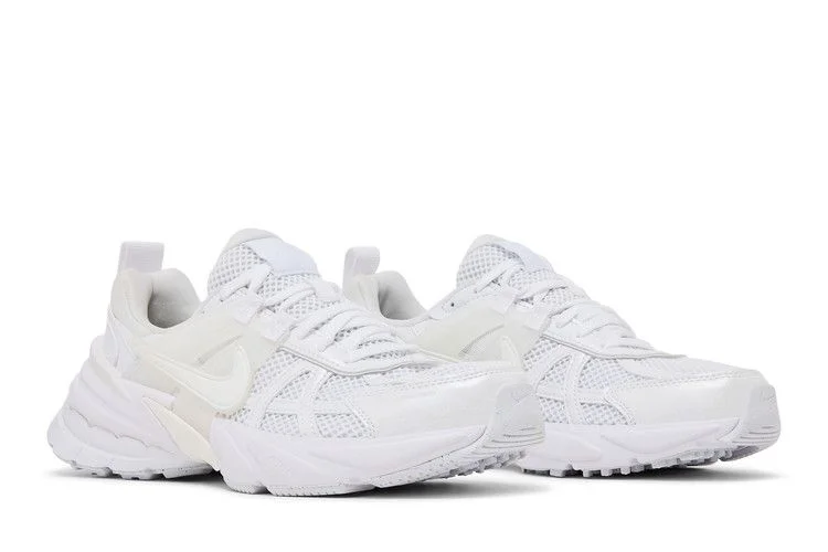 Krossovki-Nike-Wmns-V2K-Run-Triple-White-7
