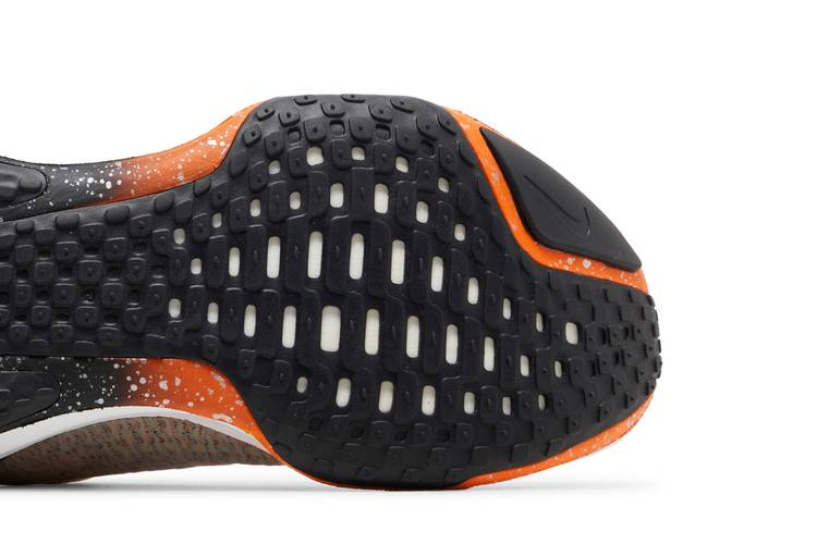 Кроссовки Nike ZoomX Invincible Run Flyknit 3 'Oatmeal Safety Orange'