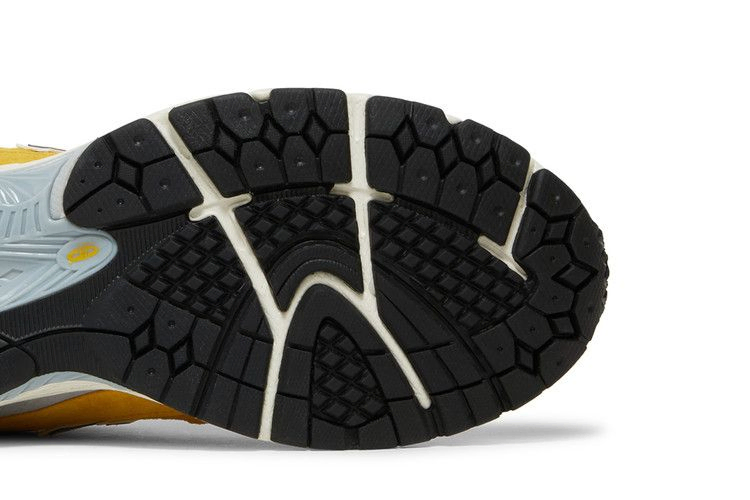 Кроссовки New Balance 2002R 'Egg yolk'