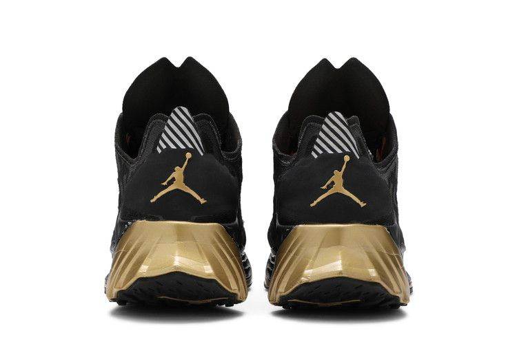 jordan-zoom-trunner-ultimate-black-metallic-gold-cj1495-007_05