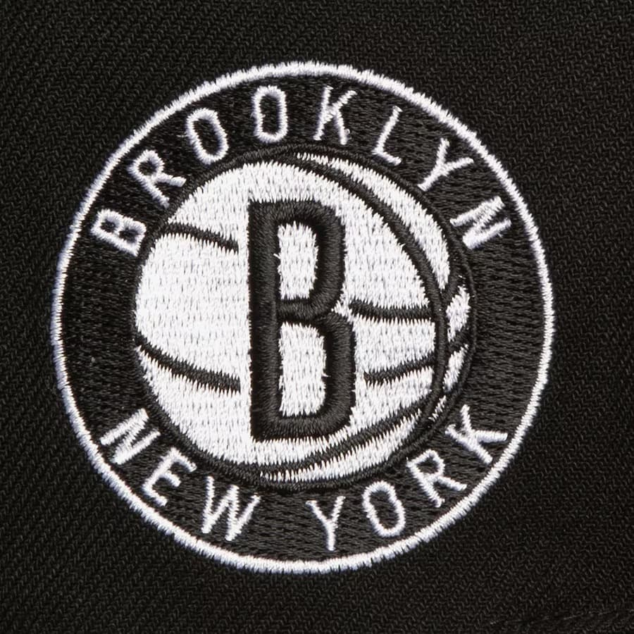Бейсболка Mitchell & Ness Black White Brooklyn Nets Evergreen OG Snapback Hat