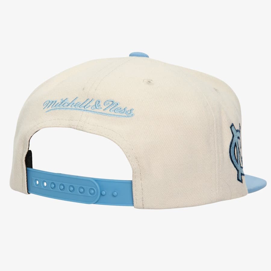Бейсболка Mitchell & Ness Cream Carolina Blue North Carolina Tar Heels Just Don Team Vault Snapback Hat