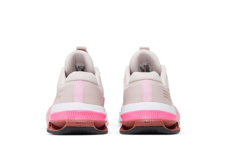 wmns-metcon-8-barely-rose-do9327-600_05