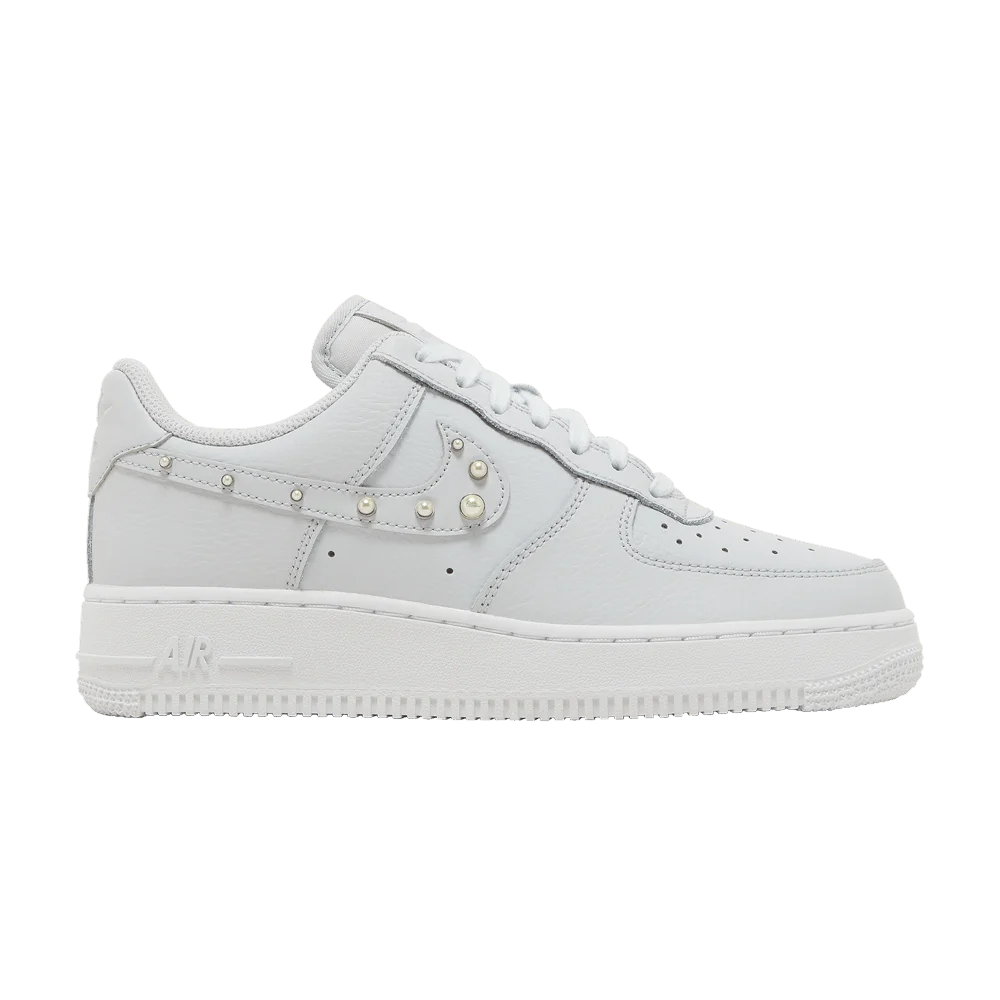 Krossovki-Nike-Wmns-Air-Force-1-07-SE-Pearl-Swoosh-Pure-Platinum