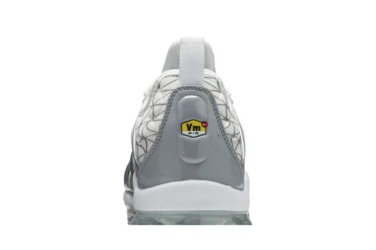 Кроссовки Nike Air VaporMax Plus 'Silver Patterns'