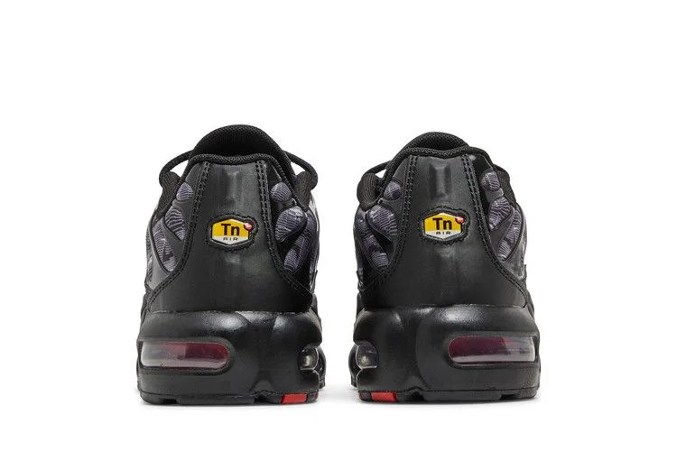 Krossovki-Nike-Air-Max-Plus-GS-Black-University-Red-5