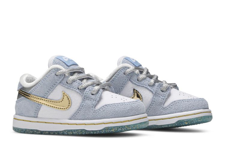 sean-cliver-x-dunk-low-sb-td-holiday-special-dj2520-400_07