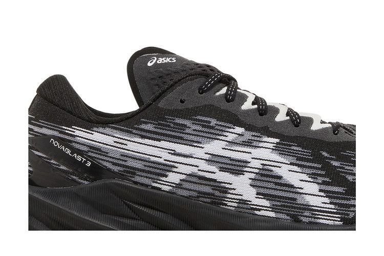 Кроссовки ASICS Novablast 3 'Black White'