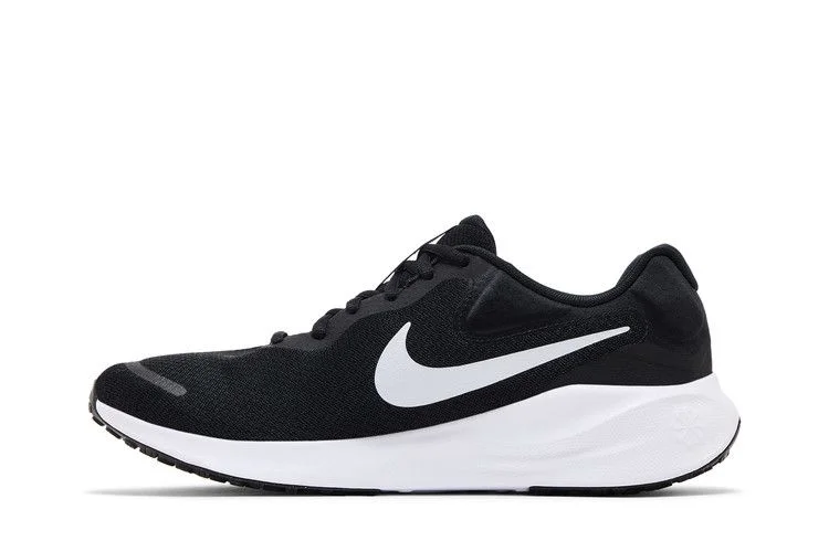 Krossovki-Nike-Revolution-7-Black-White-2