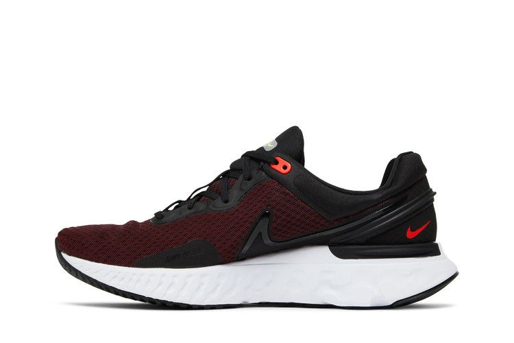 Кроссовки Nike React Miler 3 'Black Siren Red'