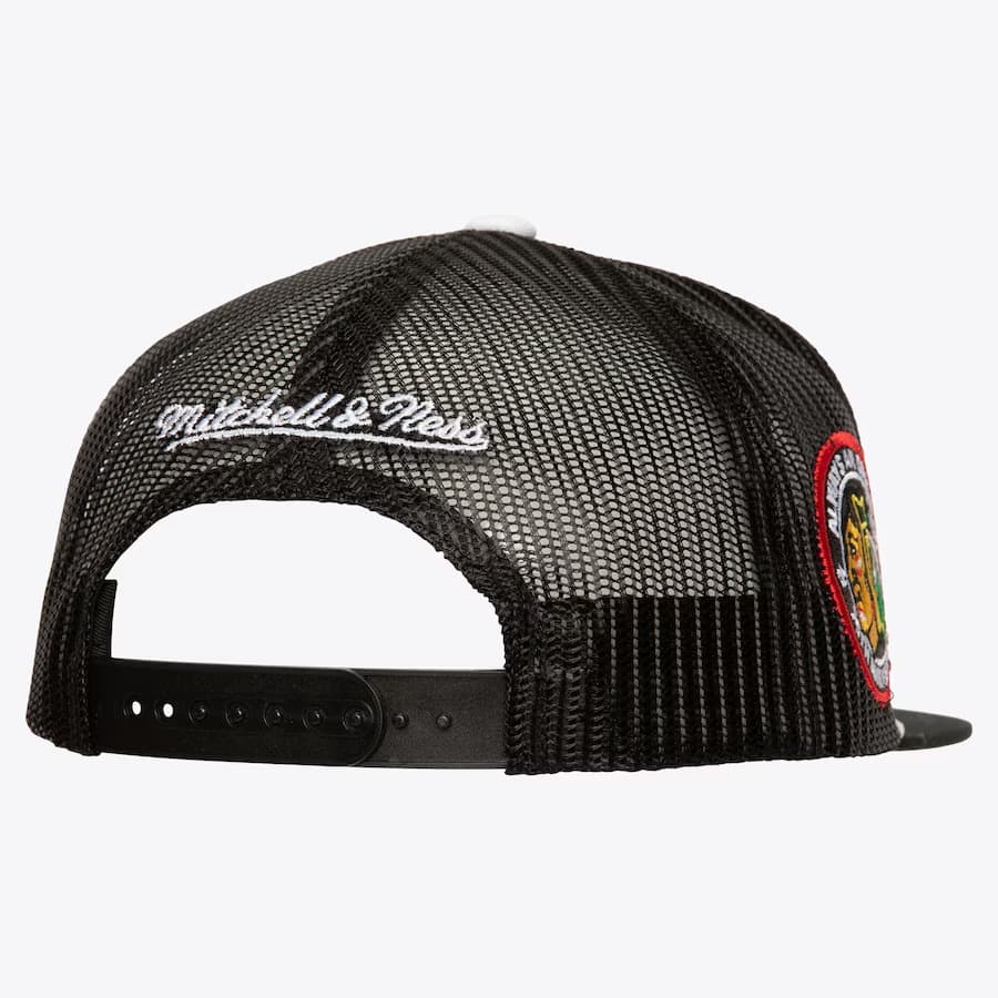 Бейсболка Mitchell & Ness Black Chicago Blackhawks Roper Trucker Adjustable Hat