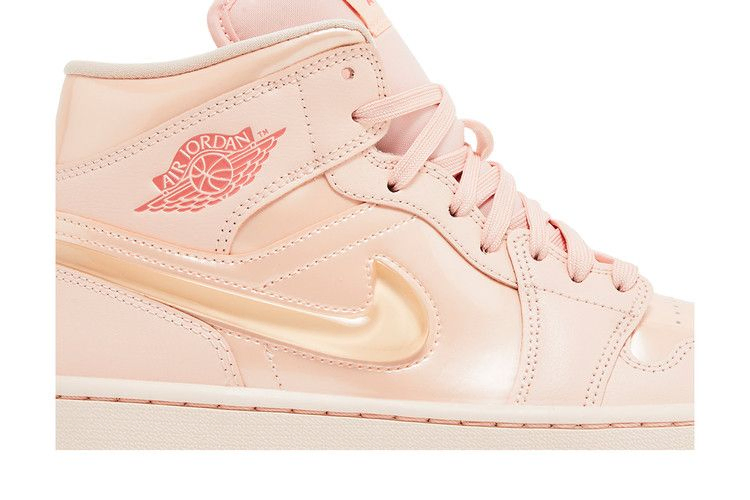 Кроссовки Wmns Air Jordan 1 Mid 'Patent Valentine's Day'