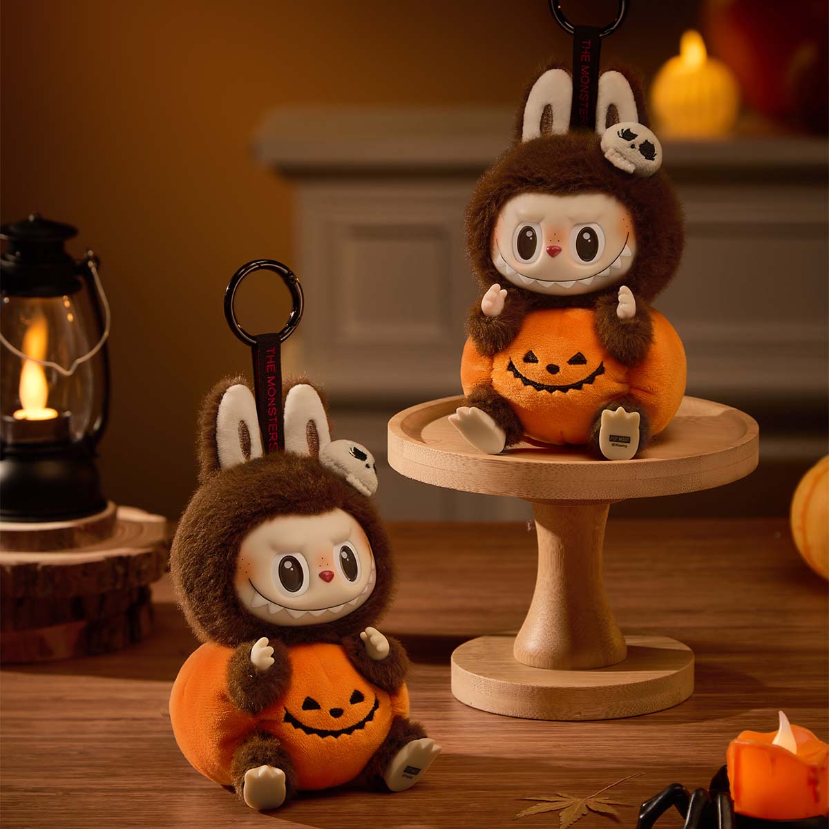 Виниловая фигурка-брелок POP MART LABUBU Happy Halloween Party Series – Sitting Pumpkin