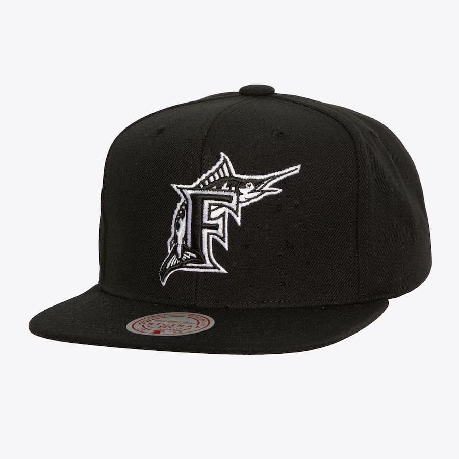 Бейсболка Mitchell & Ness Black White Florida Marlins Cooperstown Collection Evergreen OG Snapback Hat