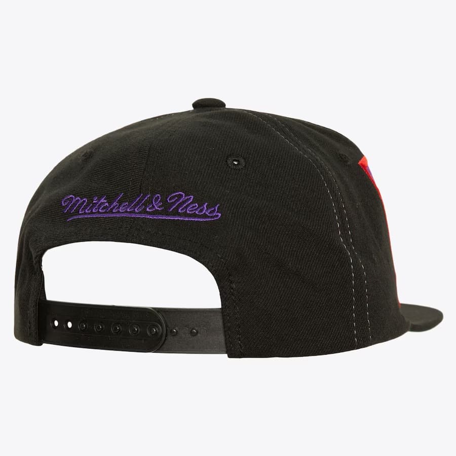 Бейсболка Mitchell & Ness Black Toronto Raptors Hardwood Classics Varsity Bust Snapback Hat