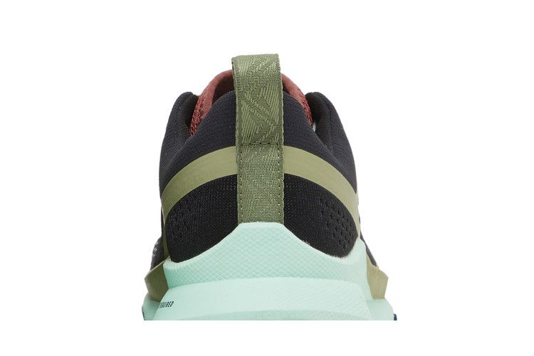 wmns-react-pegasus-trail-4-black-alligator-mint-dj6159-004_06