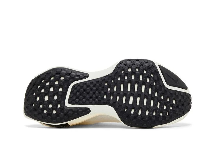 Кроссовки Nike Wmns ZoomX Invincible 3 'Summit White Black'