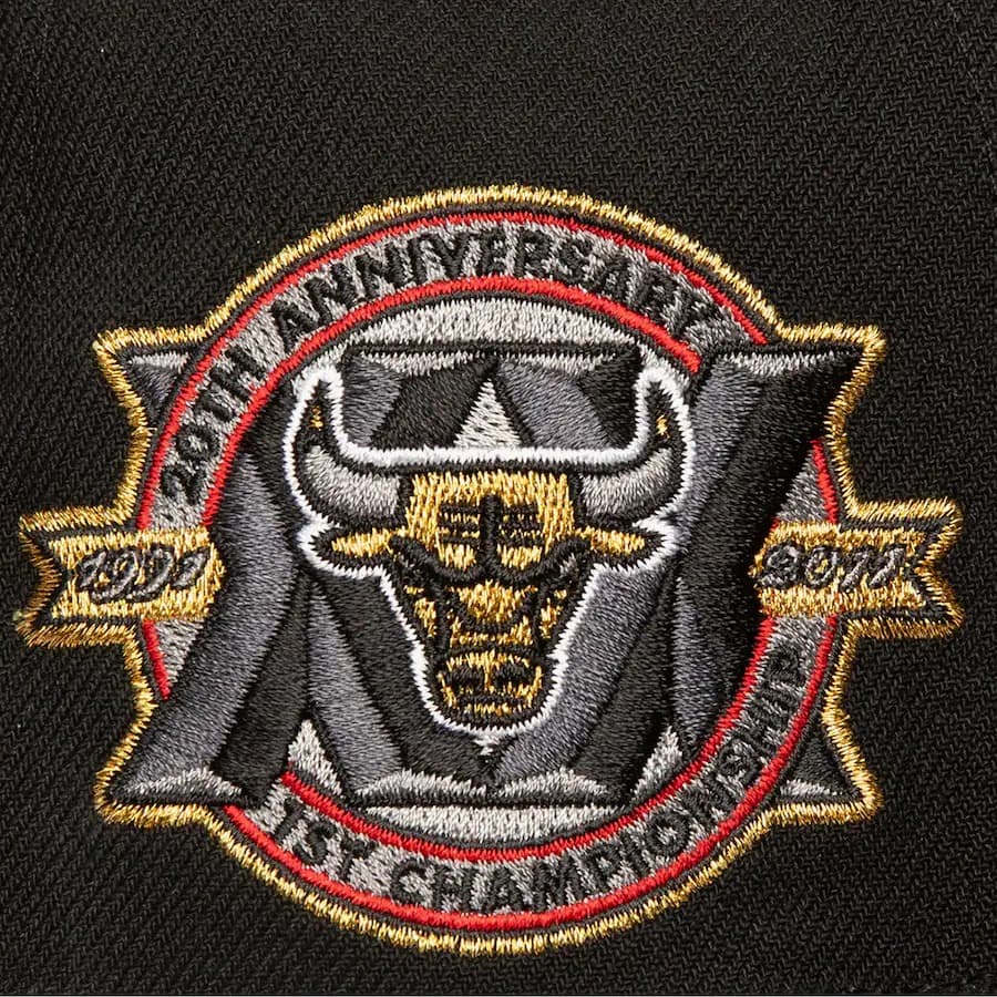 Mitchell-Ness-Black-Chicago-Bulls-Core-VI-OG-Snapback-Hat-2