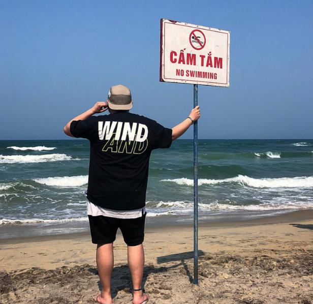 MADNESS-SEA-Kowloon-Tee-Black-6