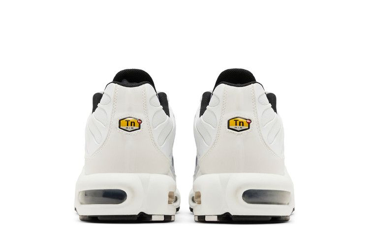 air-max-plus-spray-paint-swoosh-white-cool-grey-fd0658-100_05
