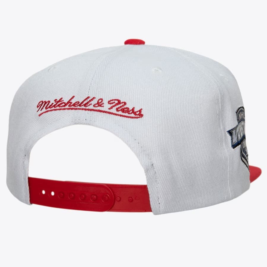 Бейсболка Mitchell & Ness White Chicago Blackhawks Toss Up Snapback Hat