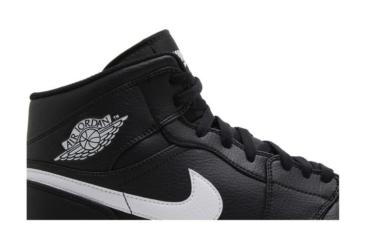air-jordan-1-retro-mcs-black-white-av5354-011_01