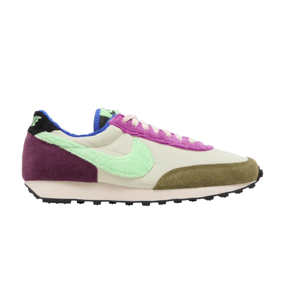 Krossovki-Nike-Wmns-Daybreak-Fur-Pack-Fossil-Cactus-Flower