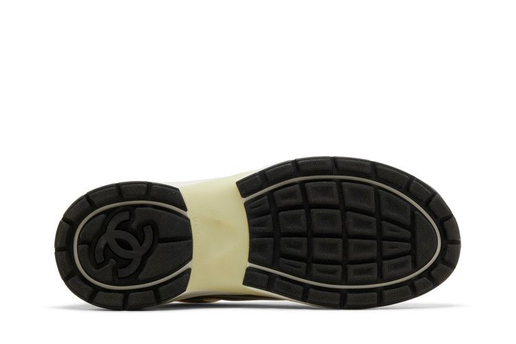 chanel-wmns-cc-logo-sneaker-white-silver-g39792-y56368-k5451_03