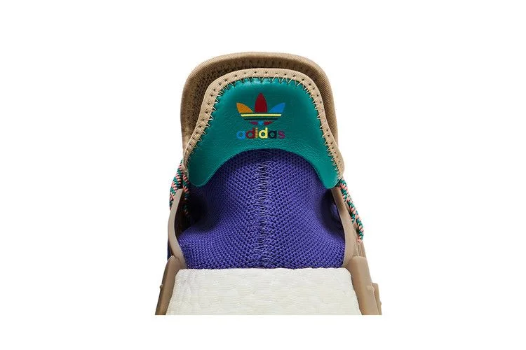 Krossovki-Pharrell-x-adidas-NMD-Human-Race-Trail-Respira-Friends-and-Family-6