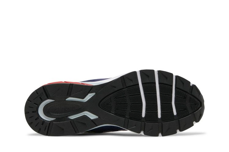 990v5-made-in-usa-virtual-violet-first-light-m990ga5_03