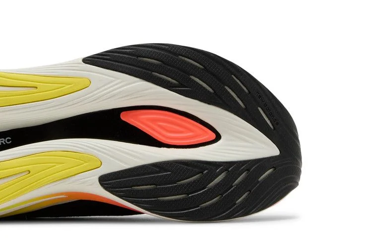 Кроссовки New Balance Wmns FuelCell SuperComp 'Black Neon Dragonfly'