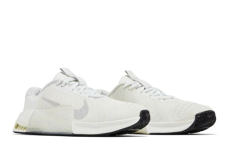 Krossovki-Nike-Wmns-Metcon-9-Premium-Summit-White-Metallic-Silver-7
