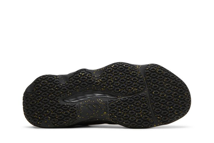 candace-parker-x-wmns-exhibit-a-black-gold-gy0993_03
