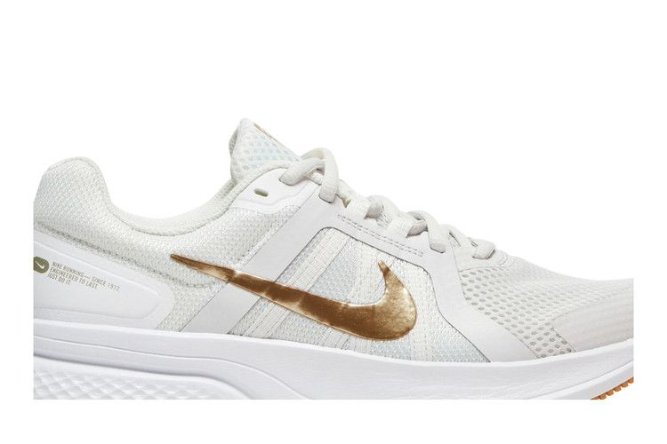 wmns-run-swift-2-platinum-metallic-gold-cu3528-010_01