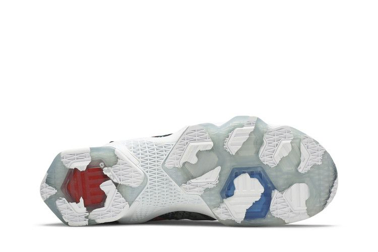 lebron-13-bhm-828377-910_03