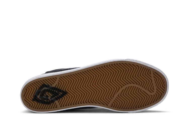 gnarhunters-x-zoom-blazer-mid-sb-black-gnar-blazer_03