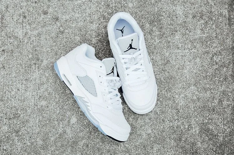 Krossovki-Air-Jordan-5-Retro-Low-GS-White-Wolf-Grey-1