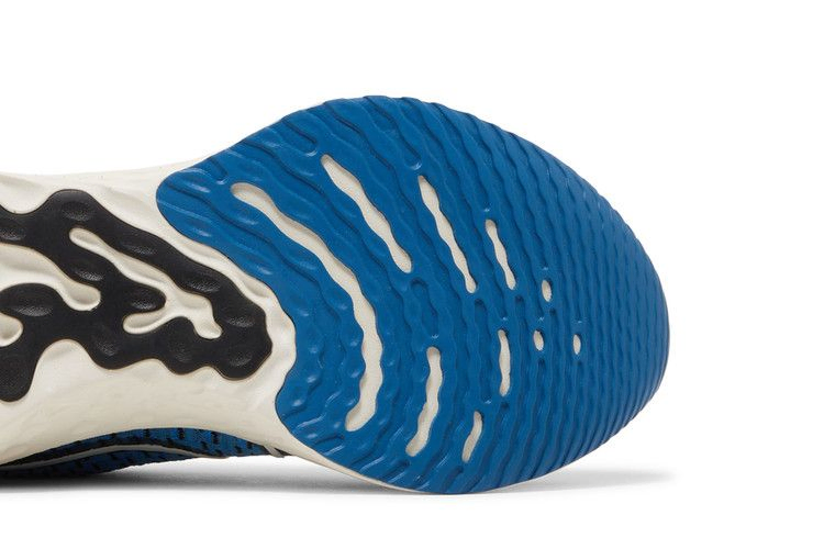 react-infinity-run-flyknit-3-dutch-blue-black-dh5392-400_04