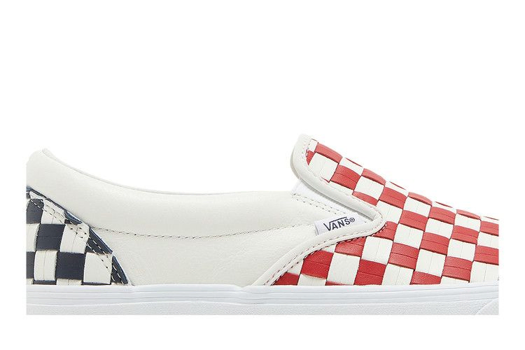 classic-slip-on-vlt-lx-leather-woven-red-vn0a5jj19jd_01