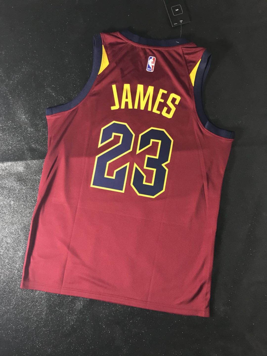 2017-18-LeBron-James-Cleveland-Cavaliers-23-Icon-Maroon-2